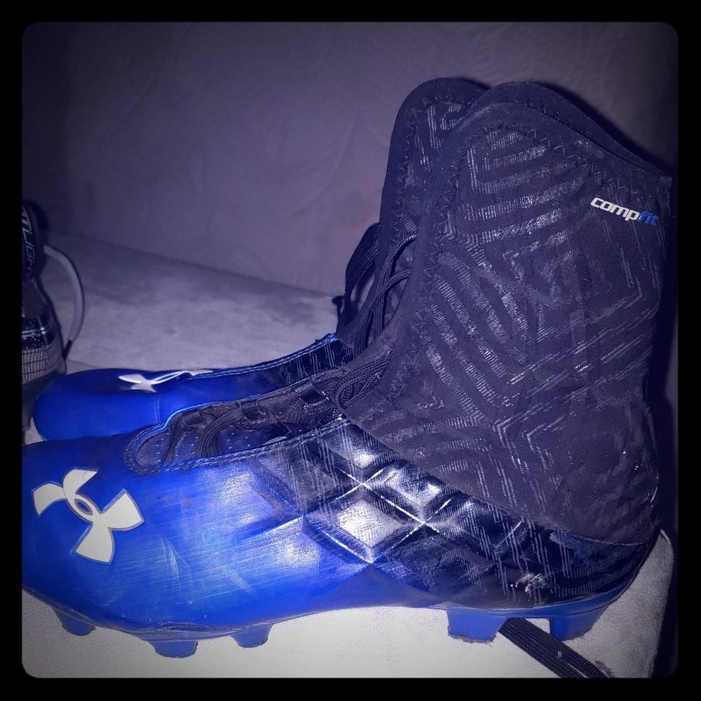 Mens Size 9 Under Armour Football Cleats